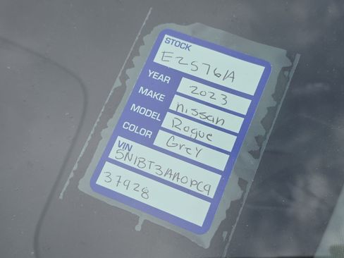 Used 2023 Nissan Rogue S image 11