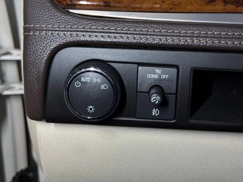 Used 2014 Cadillac Escalade Platinum AWD/4WD image 37