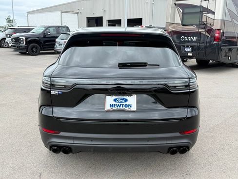 Used 2022 Porsche Cayenne S AWD/4WD image 38