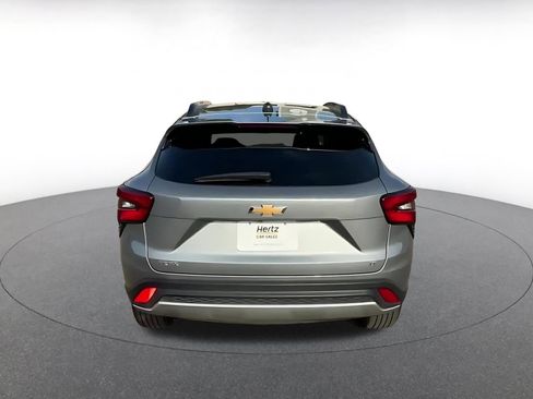 Used 2025 Chevrolet Trax LT image 12