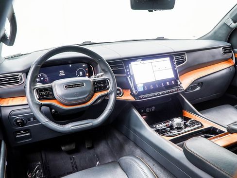 Used 2022 Jeep Grand Wagoneer Series II w/ Convenience Group III image 5