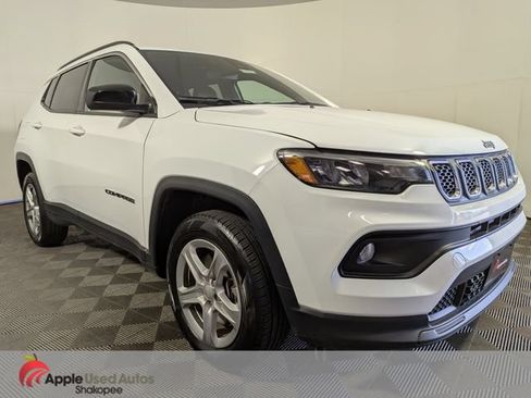 Used 2024 Jeep Compass Latitude AWD/4WD image 1