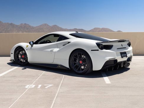 Used 2018 Ferrari 488 GTB RWD image 5