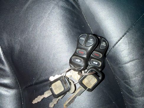 Used 1995 Lincoln Town Car Signature image 17