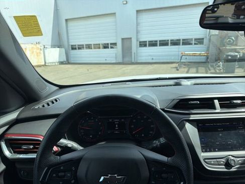 Used 2023 Chevrolet TrailBlazer RS FWD image 16