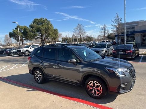 Used 2023 Subaru Forester Premium image 4