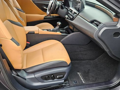 Used 2024 Lexus ES 300h w/ Premium Package FWD image 30