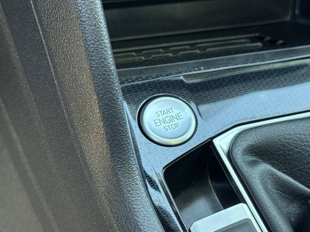 Certified 2025 Volkswagen Taos SE FWD image 20