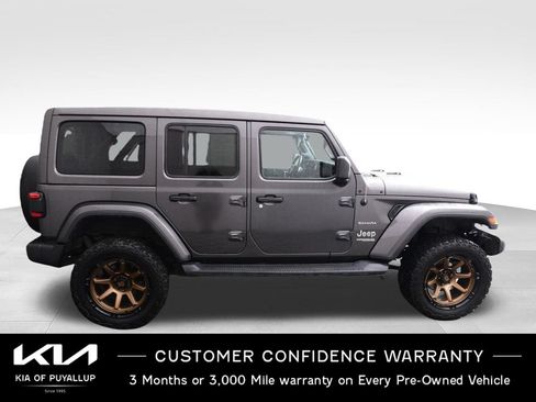Used 2018 Jeep Wrangler Unlimited Sahara AWD/4WD image 4