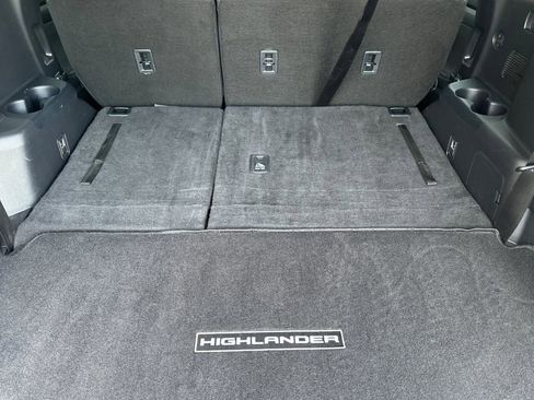 Used 2023 Toyota Highlander L image 13