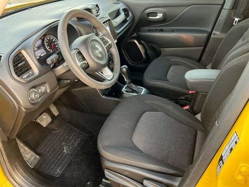 Used 2023 Jeep Renegade Latitude image 10