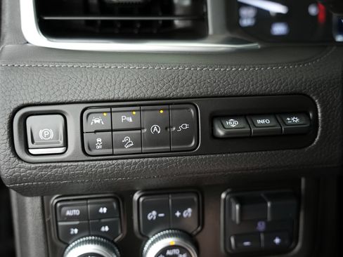 Used 2021 GMC Yukon XL Denali w/ Denali Premium Package AWD/4WD image 21