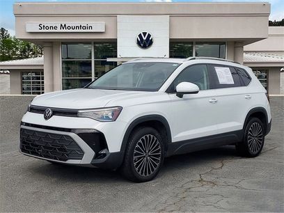 Certified 2025 Volkswagen Taos SE w/ Panoramic Sunroof Package