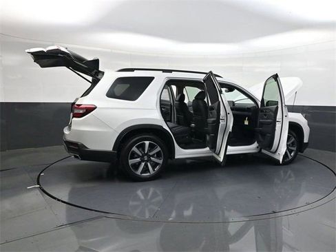 New 2025 Honda Pilot Touring image 27