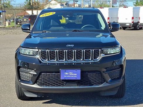 Used 2023 Jeep Grand Cherokee Laredo w/ Luxury Tech Group I AWD/4WD image 2