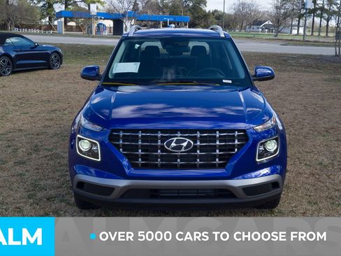 Used 2025 Hyundai Venue Limited image 3
