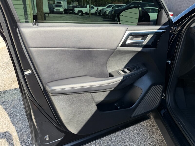 Used 2024 Mitsubishi Outlander SE AWD/4WD image 16