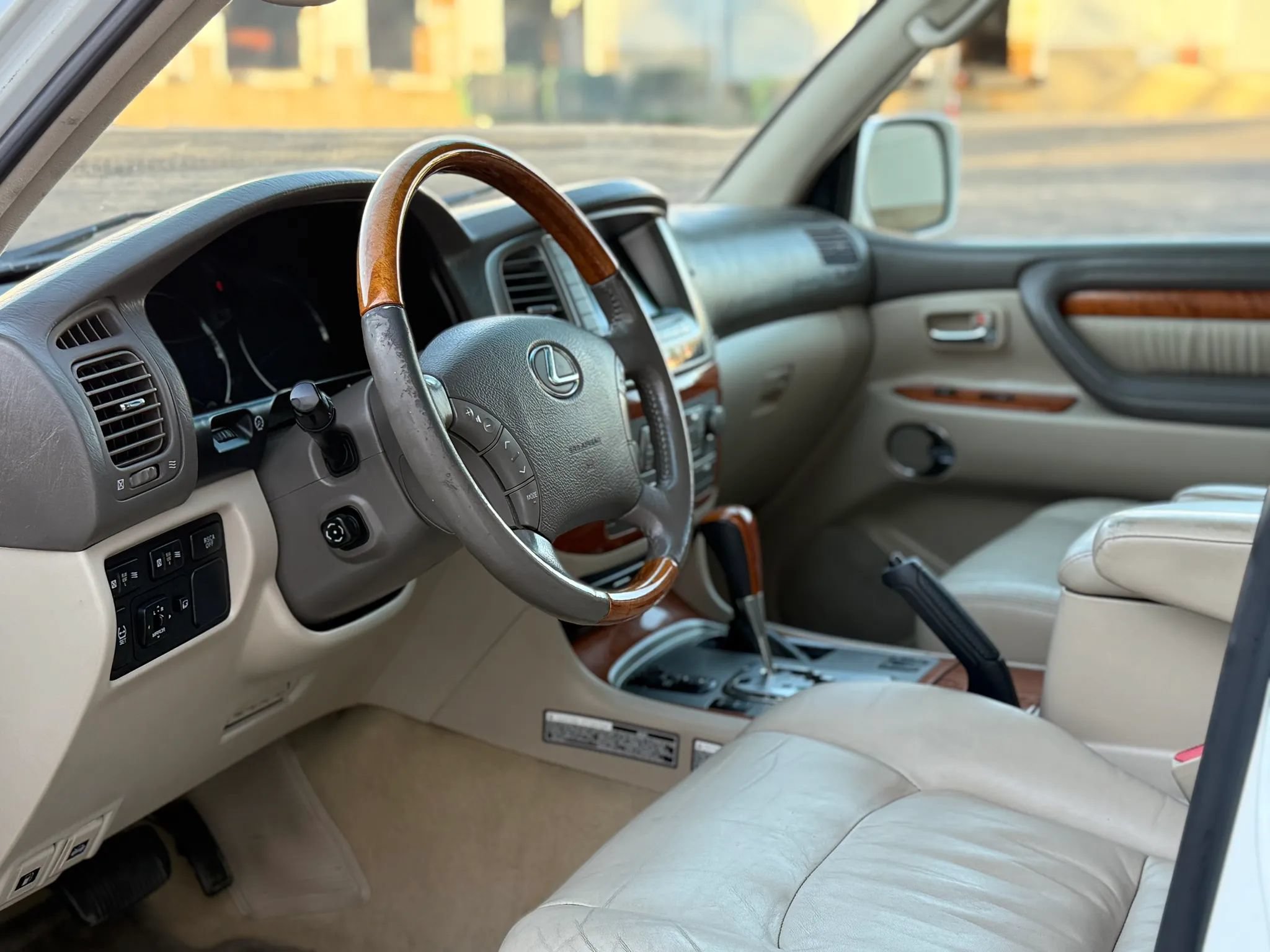 Used 2006 Lexus LX 470 4WD w/ Preferred Accessory Pkg image 26