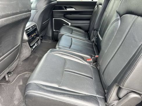 Used 2024 Jeep Wagoneer Series II w/ Flexible Seating Group AWD/4WD image 19