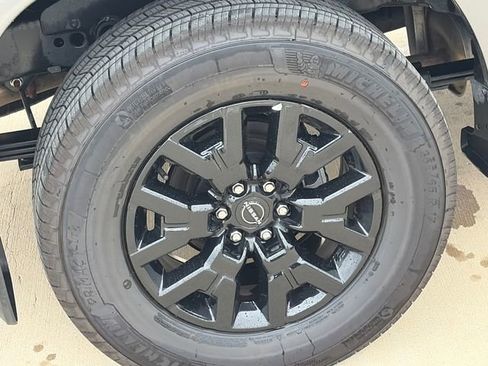 Used 2026 Nissan Frontier SV image 11