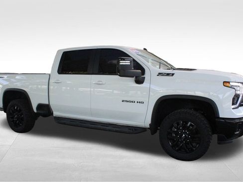 Used 2025 Chevrolet Silverado 2500 LT w/ Trail Boss Package AWD/4WD image 17