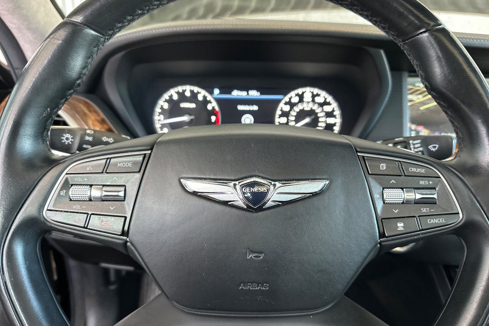 Used 2019 Genesis G90 3.3T Premium RWD image 25