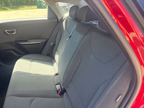 Used 2025 Kia K4 LXS image 38