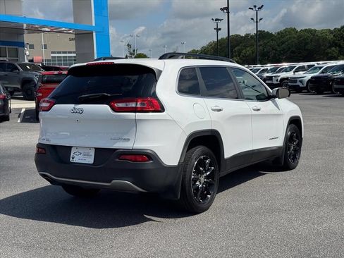 Used 2016 Jeep Cherokee Limited FWD image 3