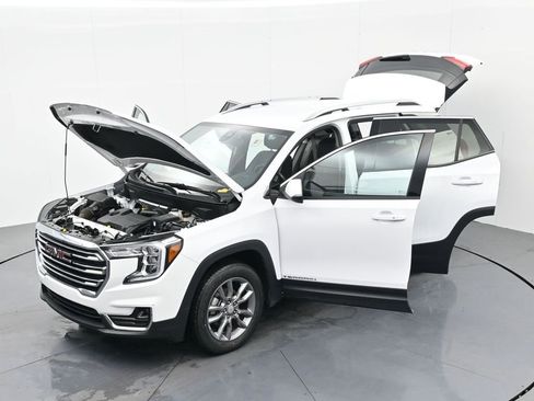 Used 2024 GMC Terrain SLT image 40