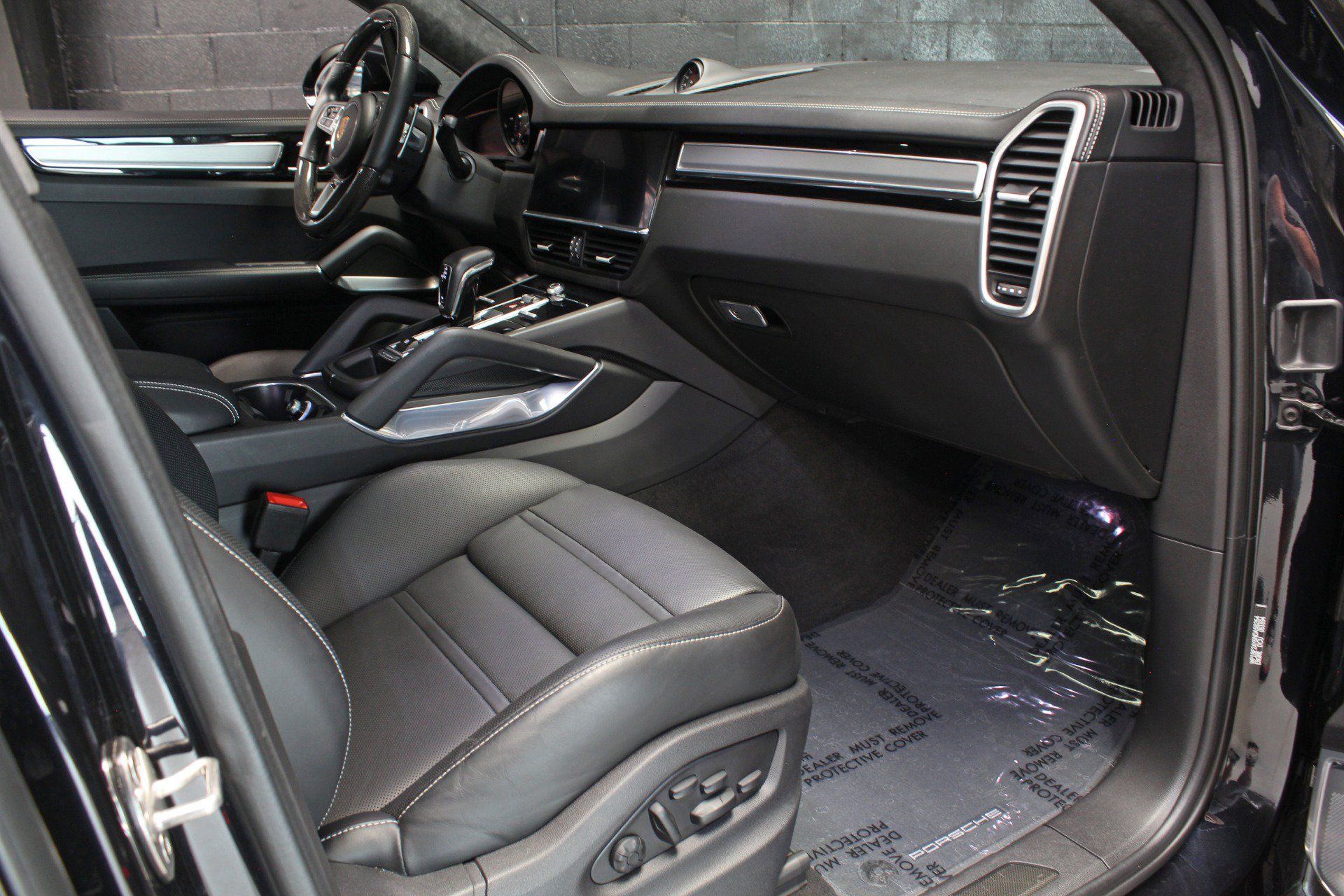 Used 2022 Porsche Cayenne Turbo AWD/4WD image 52