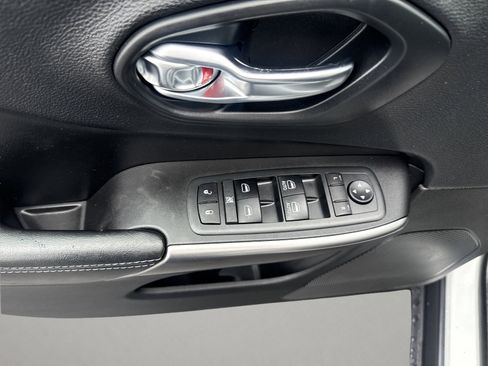 Used 2020 Jeep Cherokee Latitude Plus w/ Cold Weather Group image 19