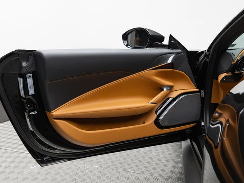 Certified 2025 Ferrari Roma Spider RWD image 57
