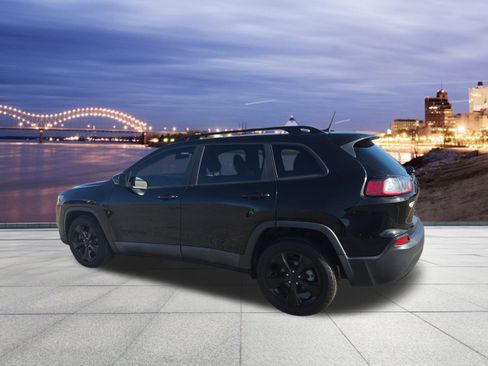 Used 2020 Jeep Cherokee Latitude Plus image 3