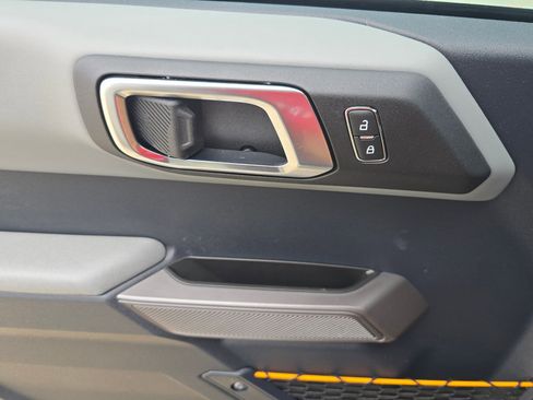 Used 2023 Ford Bronco Badlands image 24