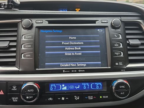 Used 2018 Toyota Highlander XLE image 21