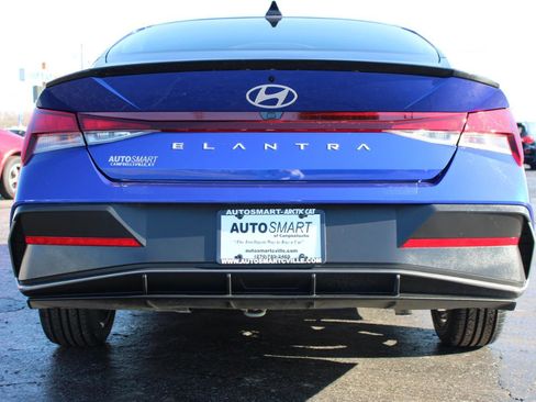 Used 2025 Hyundai Elantra Sport image 5