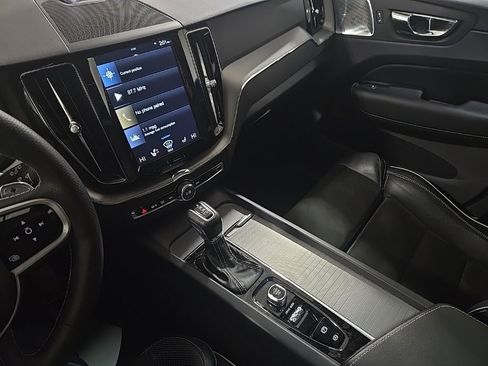 Used 2018 Volvo XC60 T6 R-Design w/ Convenience Package image 11