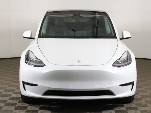 Used 2022 Tesla Model Y Long Range image 12