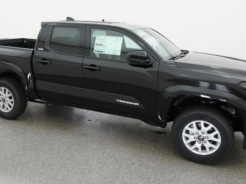 Used 2026 Toyota Tacoma SR5 RWD image 15