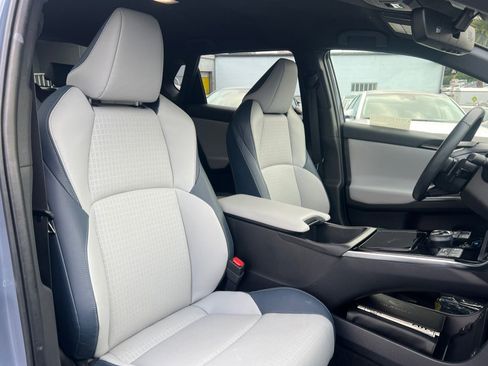 Used 2023 Subaru Solterra AWD image 34