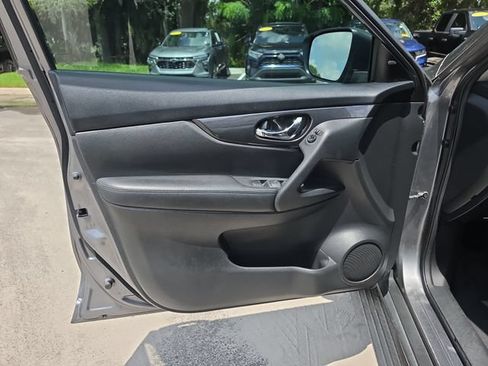 Used 2018 Nissan Rogue SV FWD image 18