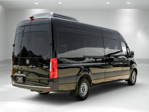 Used 2025 Mercedes-Benz Sprinter 2500 image 6