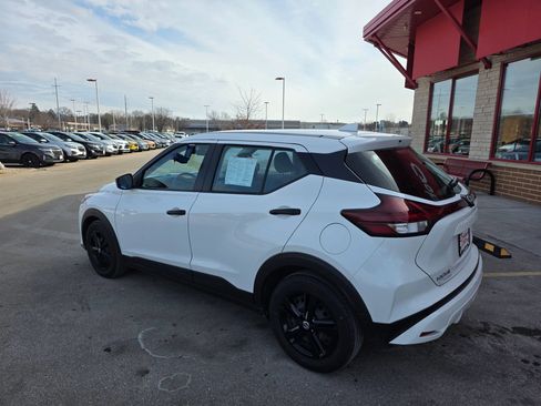 Used 2022 Nissan Kicks S image 5