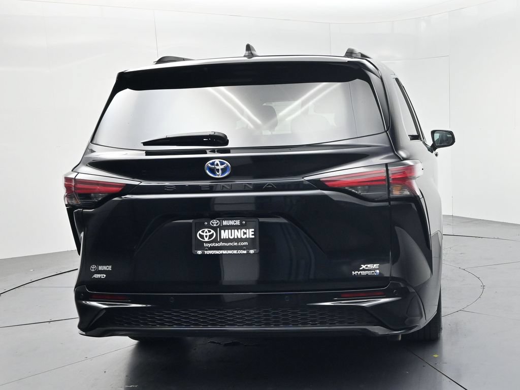 Used 2024 Toyota Sienna XSE w/ XSE Plus Package AWD/4WD image 7