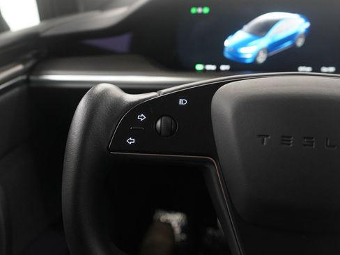 Used 2023 Tesla Model X Plaid image 25