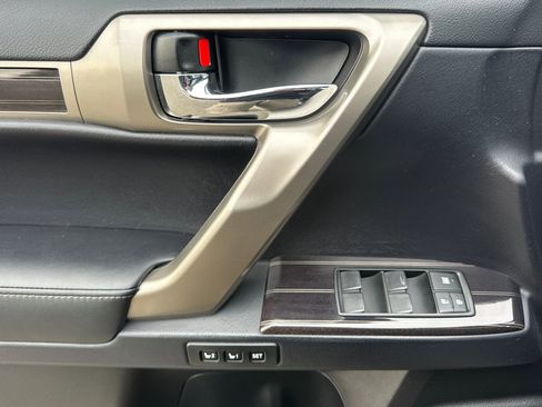 Used 2021 Lexus GX 460 Premium w/ Premium Package image 11