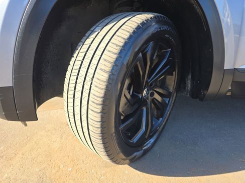 Used 2020 Volkswagen Atlas Cross Sport SEL image 34