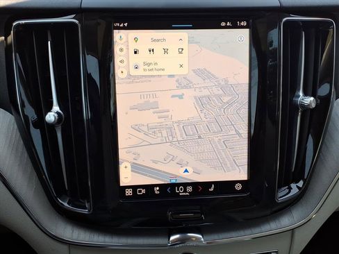 Used 2024 Volvo XC60 B5 Plus w/ Protection Package Premier image 11