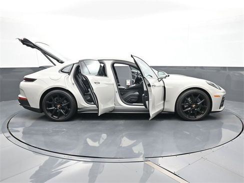 Used 2025 Porsche Panamera 4 image 33