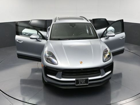 Certified 2022 Porsche Macan image 34